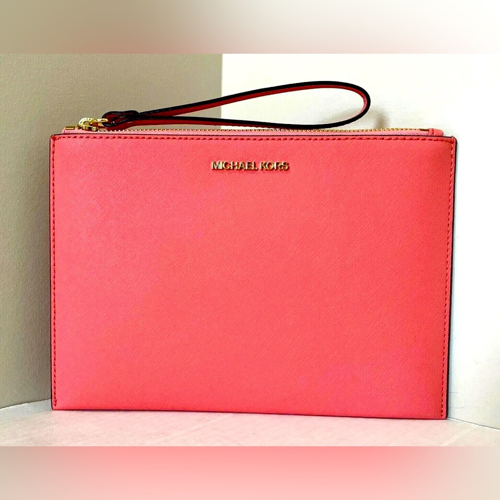 MK jet set XL wristlet✨